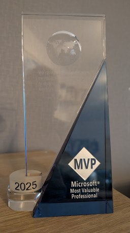 Microsoft MVP crystal award with 2025 year disc
